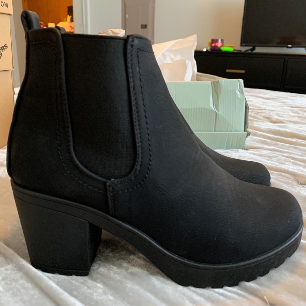 Black bootie